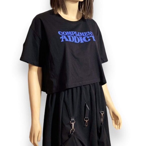 Black Short Sleeve Graphic "Compliment Addict' Crop Top Dolls Kill NEW - Picture 3 of 4